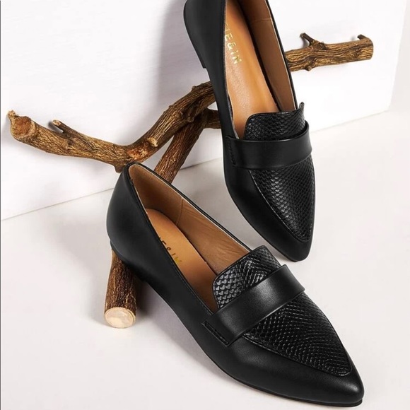 Size 9-9.5 snakeskin loafers new in box - Picture 1 of 1